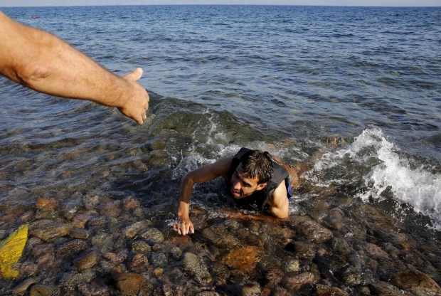 Kriza e refugjatëve nëpër botë ka qënë kryefjala e këtij viti që po lëmë pas. Refugjatët mësynë vende të ndryshme nëpër të gjitha kontinentet e botës.