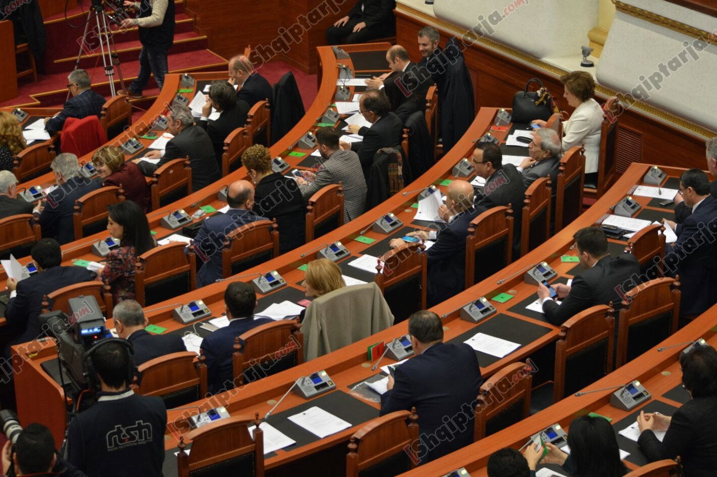 parlamenti janar 2016