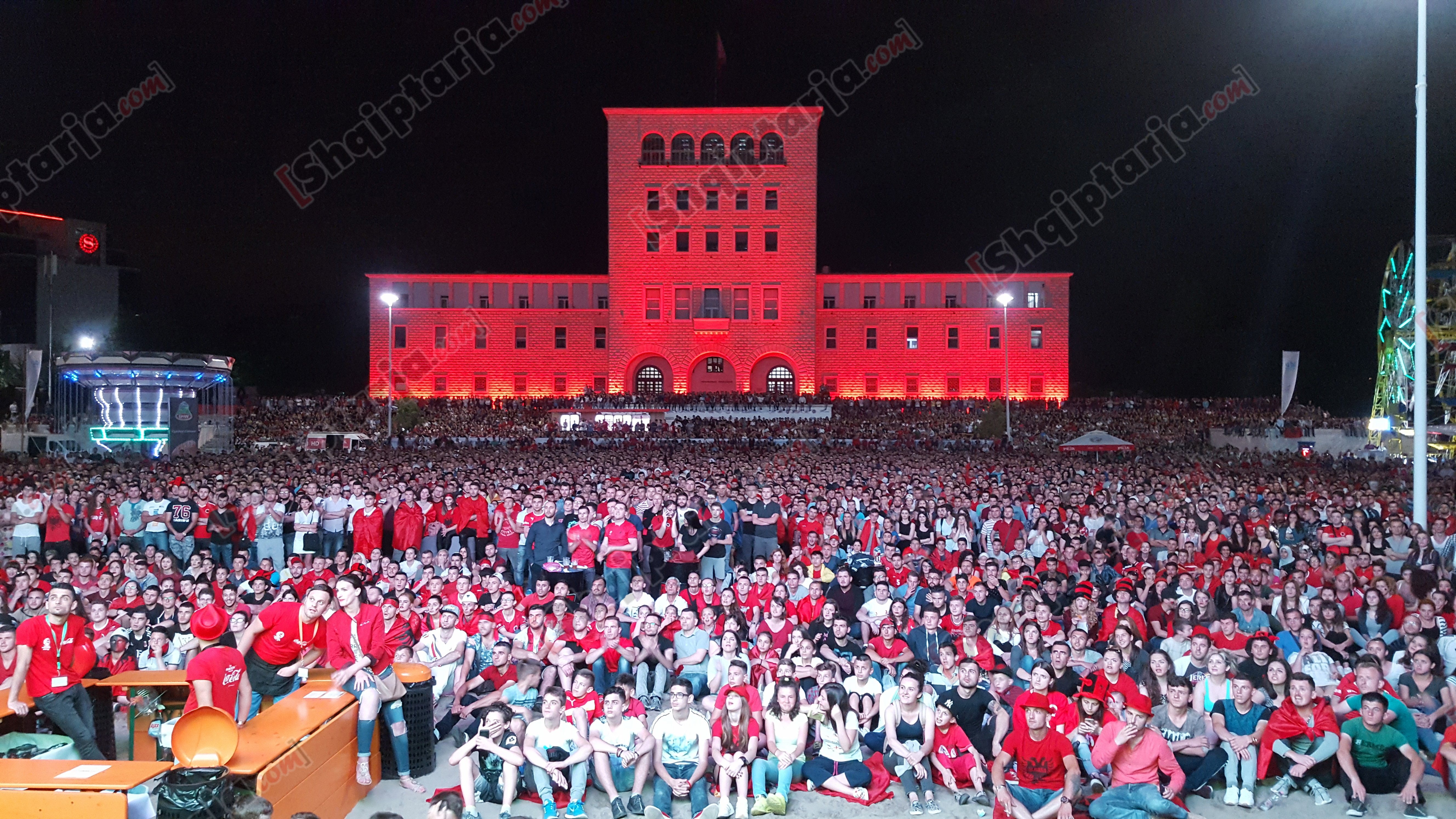 Tirana Fan Zone, tifozët duke ndjekur ndeshjen