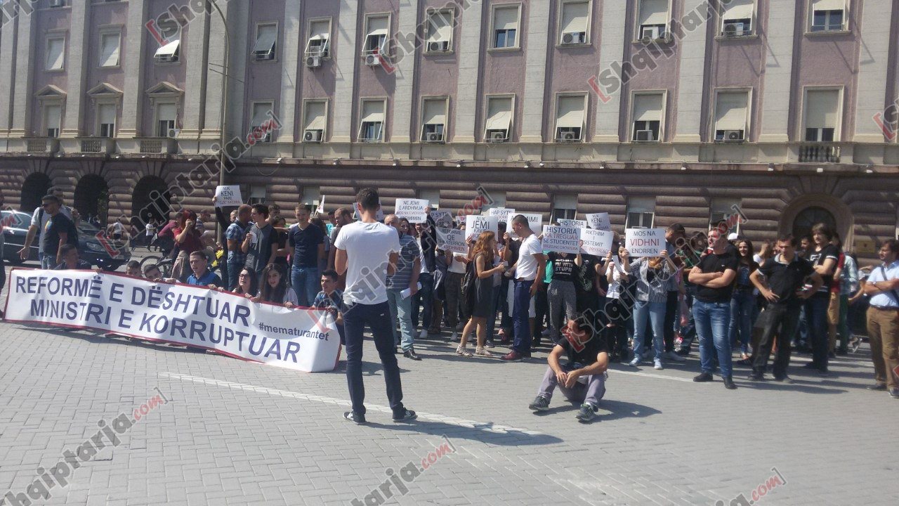 protesta studenteve kreyministria