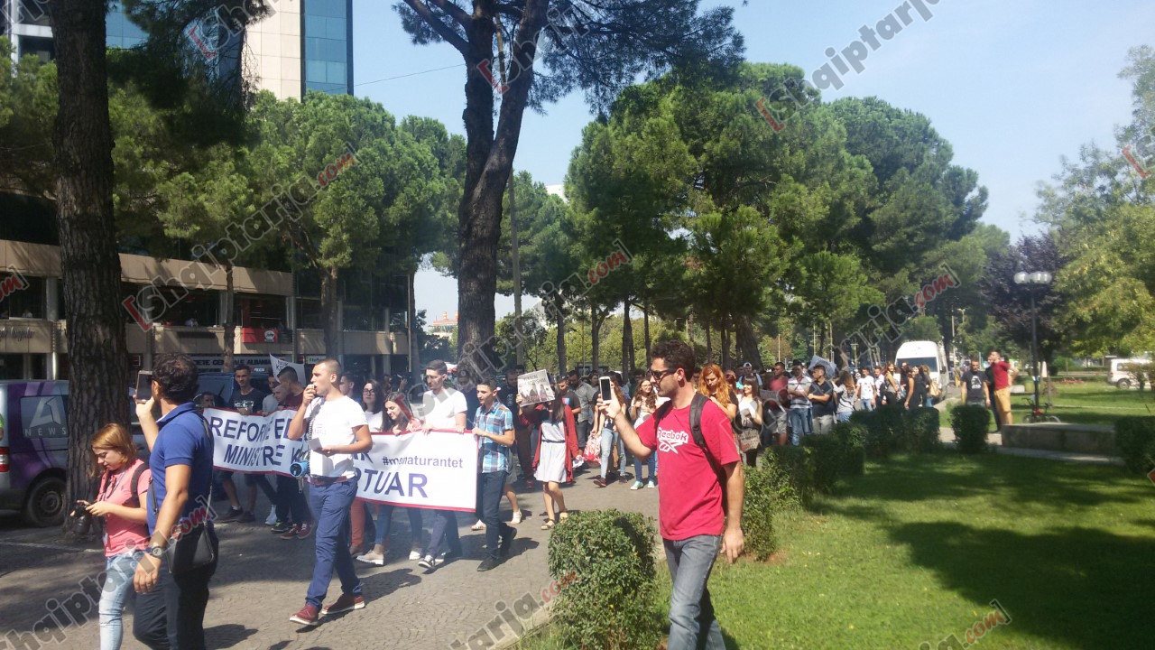 protesta studenteve kreyministria