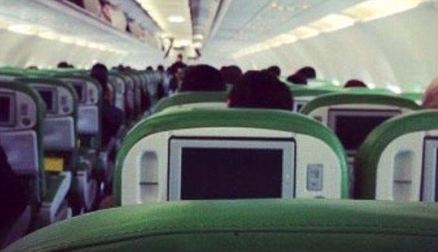 foto e shkrepur nga pasagjeri brenda avionit