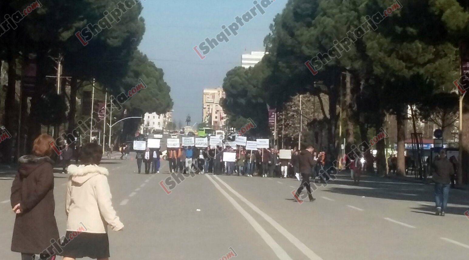 naftetaret te protesta opozites