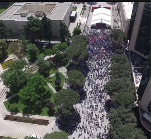 Kryeministri Rama shkruan në Facebook për protestën e opozitës