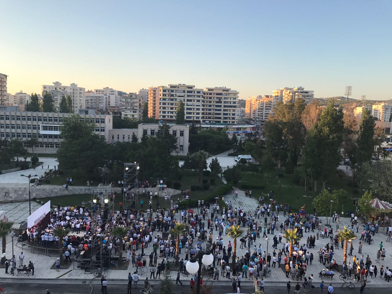 nr i vogel perkrahesishs ne mitingun e bashes ne vlore