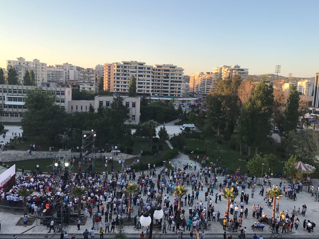 nr i vogel perkrahesishs ne mitingun e bashes ne vlore