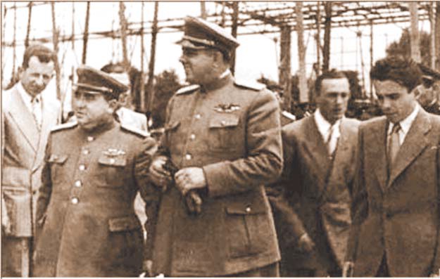 Koçi Xoxe dhe Enver Hoxha në vitin 1946