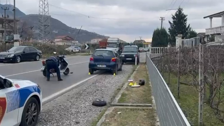 Pogradec, italiani me 12 veta në makinë shkakton aksident, tenton të ikë por e ndalojnë banorët