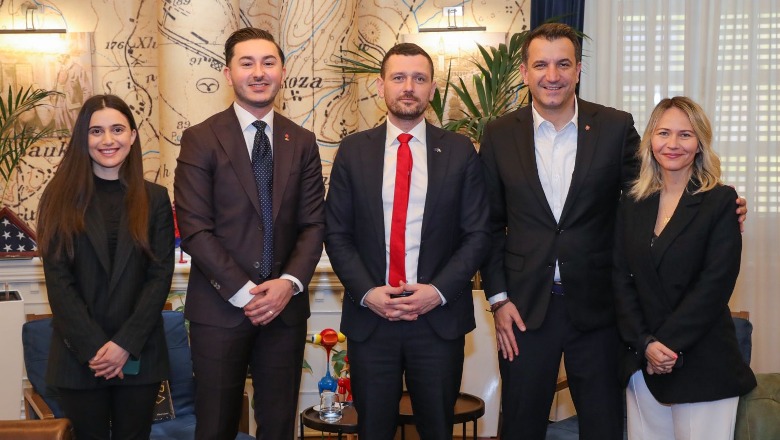 Veliaj pret dy politikanët suedezë me origjinë shqiptare: Krenar për suksesin tuaj, të ndihmojmë njëri-tjetrin në rrugën drejt integrimit në BE