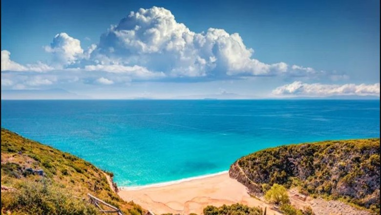 'Le Figaro': Shqipëria, plazhet më të bukura të verës, nga Dhërmiu në Gjirin e Gramës