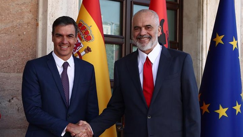 Kryeministri spanjoll mendon dorëheqjen ndërsa bashkëshortja akuzohet për korrupsion, Rama: Mos u dorëzo, e vërteta do mbizotërojë