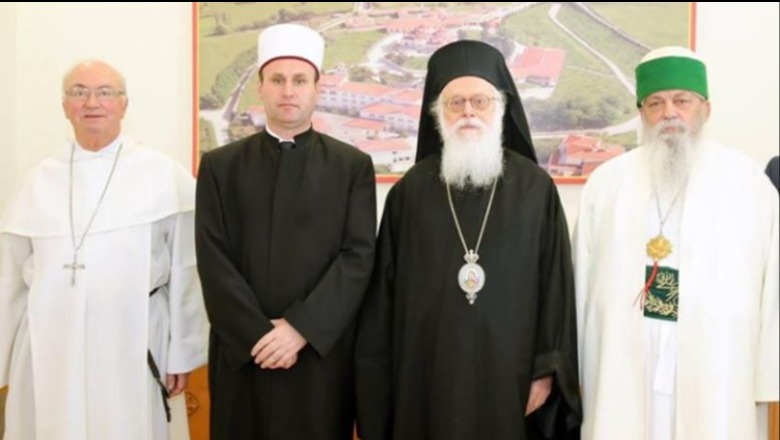 Qeveria ndan 1.1 milionë euro për komunitetet fetare në Shqipëri, ja sa përfiton secili