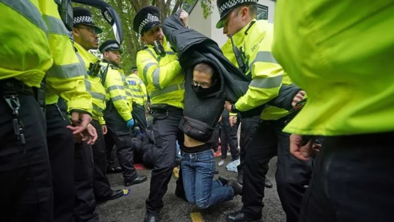 FOTOT/ Protestuesit përplasen me policinë britanike, arrestime masive, ja arsyeja