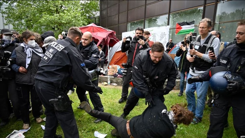 Policia gjermane i largon protestuesit propalestinezë nga Universiteti i Berlinit