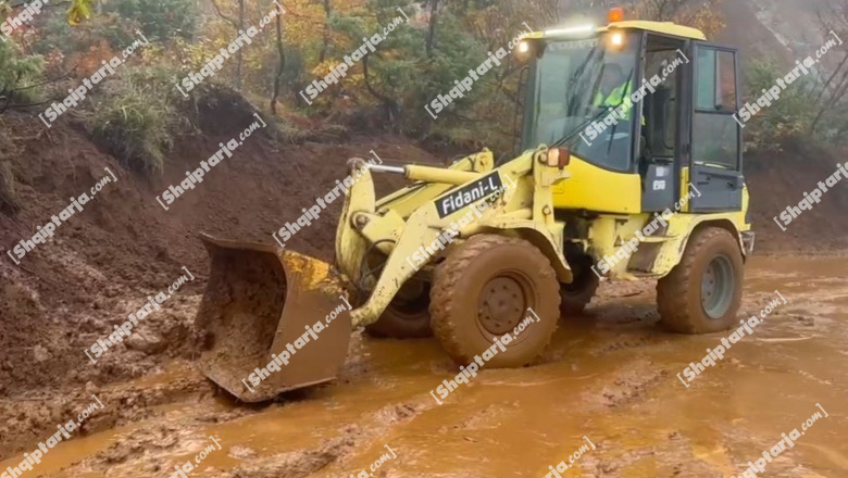 Reshjet e shiut në qarkun e Shkodrës/ Rënia e gurëve bllokon totalisht aksin Kir-Shosh! Disa zona probleme me energjinë elektrike