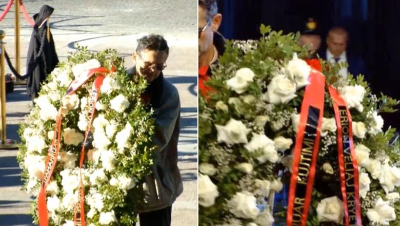 VIDEOLAJM/ Veliaj 'nuk harron’ Fatos Nanon, dërgon nga qelia kurorën me lule në nderim të ish-kryeministrit