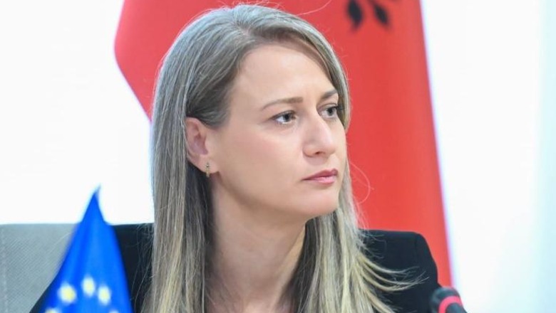 1792000751_erjona.jpg