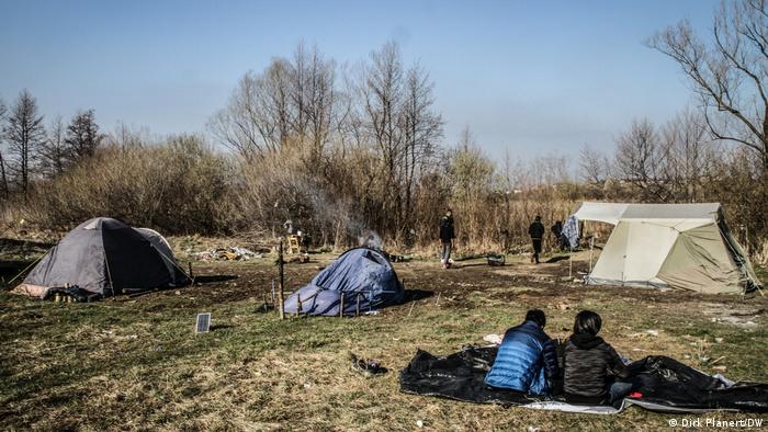 FOTO/ Investigimi: Si keqtrajtohen refugjatët në Bullgari, Kroaci dhe Rumani