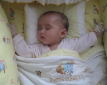 Foshnjat duhet të flenë ne krevatin e<br />tyre,ul mundësinë e vdekjes foshnjore