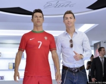 Portugali, Cristiano Ronaldo hap<br />muzeun e tij me trofetë e fituara