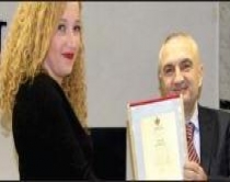 Pas &ccedil;mimit &ldquo;Carlo Levi&rdquo;, Drit&euml;ro Agolli<br />&ldquo;Mjesht&euml;r i Madh i Gazetaris&euml;&rdquo;