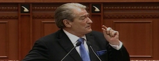 Akciza e naftës 10 lekë më shumë<br />rrëzohet amendamenti i Berishës