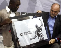 Seedorf zyrtarisht trajner i Milanit:<br />Nuk mund t'i thosha 'Jo' Berluskonit