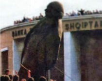 20 Shkurt 1991, dita e rrëzimit të<br />bustit të Enver Hoxhës, si ndodhi