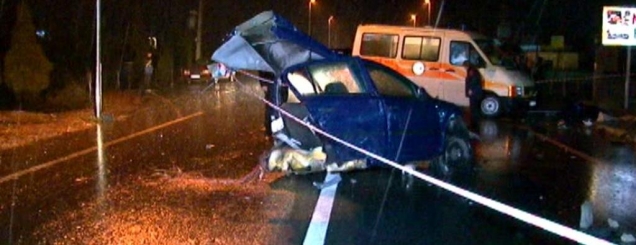 Tiranë, fuoristrada përplas<br />furgonin e FNSH, plagoset polici