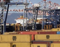 Shkat&euml;rrimi i arm&euml;ve kimike, anija<br />mb&euml;rrin n&euml; Itali m&euml; 11 shkurt