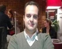 Scientia vincere tenebras<br />(Shkenca t&euml; triumfoj&euml; mbi err&euml;sir&euml;n)