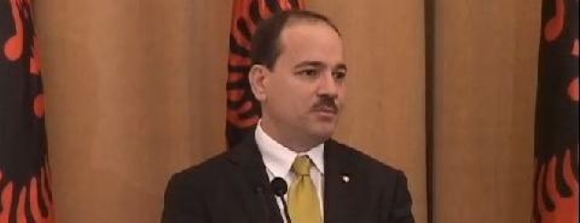 Nishani nga SHBA: Nuk jam në<br />luftë, qeveria po më sulmon