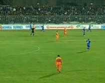 Sk&euml;nderbeu i ngrin buz&euml;qeshjen<br />Teut&euml;s n&euml; fund, shk&euml;putet +8 pik&euml;