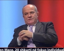 Meçe: Rrëzimi i bustit të<br />Enver Hoxhës, skenar i sistemit