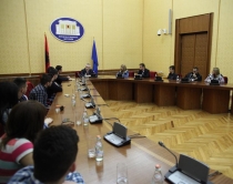 Meta:Kombi ka nevojë për<br />rininë që të shohë përpara 