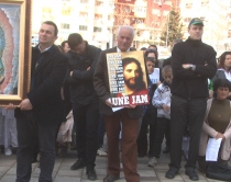Tiranë, besimtarët katolikë, protestë<br />kundër abortit te &ldquo;Koço Gliozheni&rdquo;