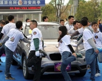 Ja &ccedil;far&euml; b&euml;jn&euml; kinez&euml;t p&euml;r<br />t&euml; fituar falas nj&euml; makin&euml; t&euml; re