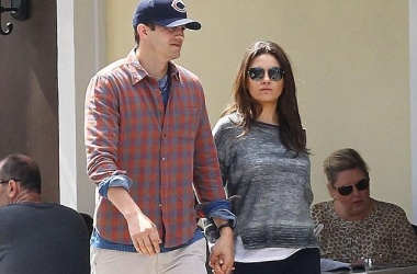 Mila Kunis me rroba të gjera, nxit<br />sërish spekulime mbi shtatzëninë