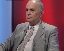 Futbolli si spektak&euml;l, jo si<br />ideologji e sistem propagande