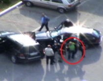 Mina me telekomandë e granata<br />pamjet e arrestimeve spektakolare