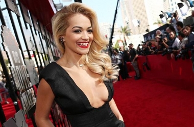 Rita Ora “një sirenë” super seksi<br />në “MTV Movie Awards”