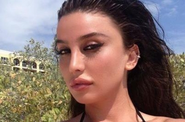 Vildane Zeneli &ldquo;godet&rdquo; me<br />autoportretin seksi