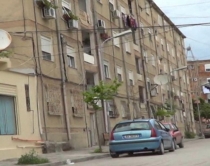 Vlorë, banorët e 1 pallati jetojnë<br />me frikën e shembjes prej 2009