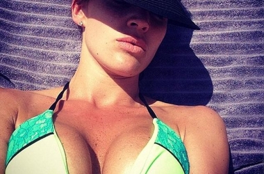 Danielle Lloyd provokon<br />me "selfie" seksi