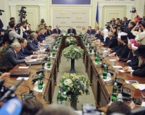 Ukrainë, mbahet raundi i parë i<br />bisedimeve, pro-rusët s'marrin pjesë 