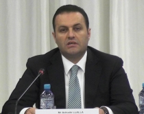 Kryeprokurori, me dy fytyra<br />apo pa asnjë?