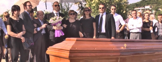 Familjarë, kolegë e politikanë<br />i japin lamtumirën Santos 