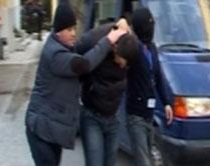 Tiran&euml;,kapet i k&euml;rkuari nga Interpoli<br />Ilir Malaj i d&euml;nuar me 8 vite burg