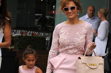 Jennifer Lopez e ëmbël në<br />takim me Michelle Obama