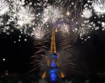 Fotolajm/ Parisi mbulohet nga <br />fishekzjarret për Festën Kombëtare